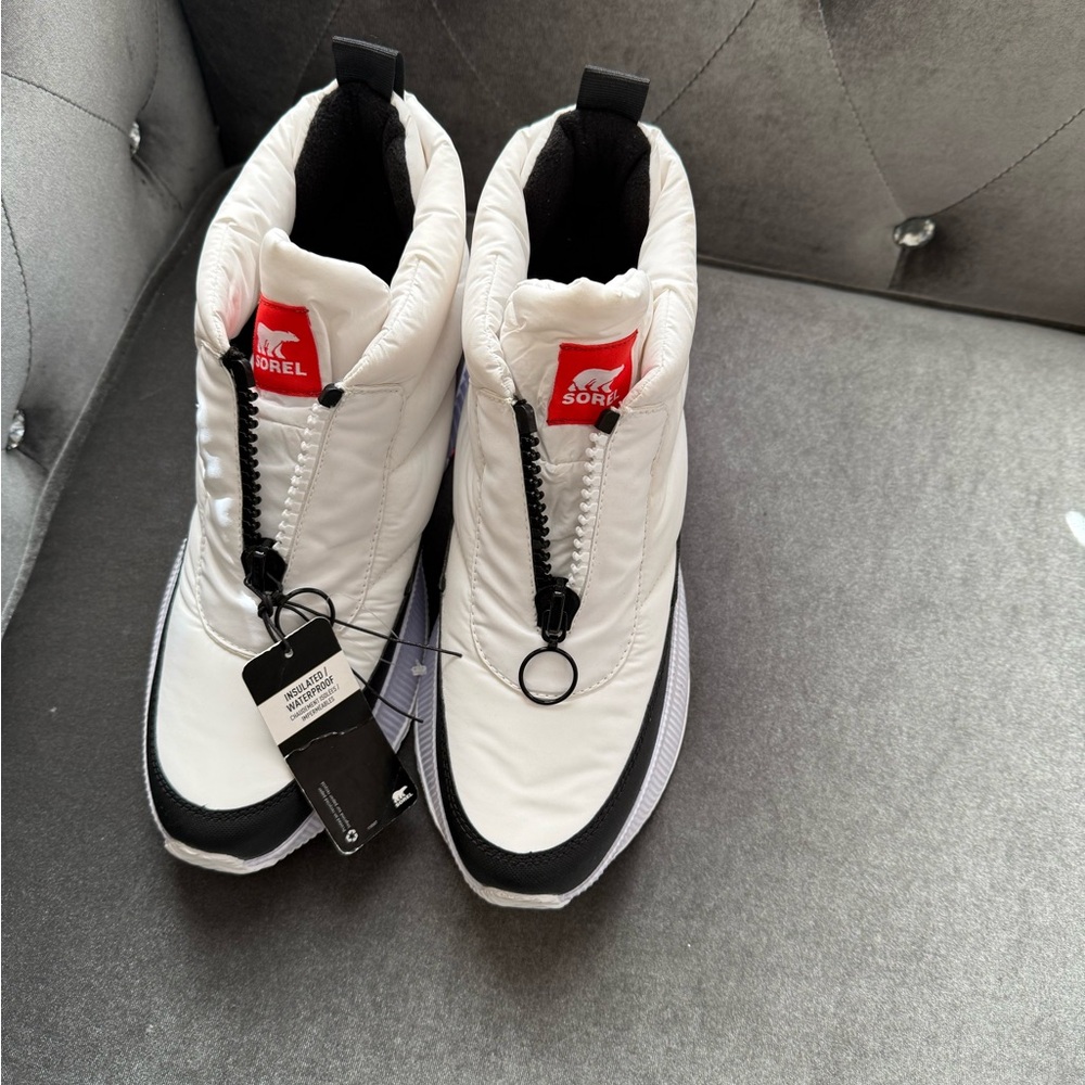 Sorel White and Black Winter Boots